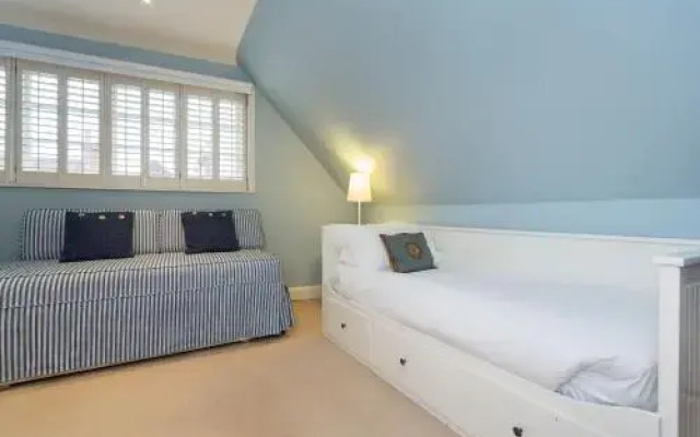 Veeve- Four Bedroom House- British Charm