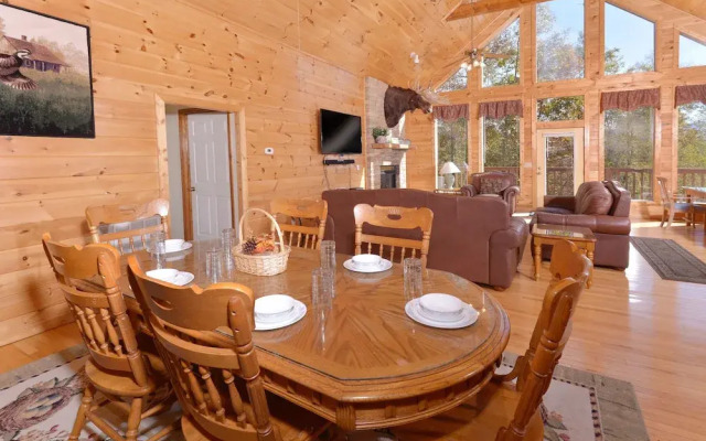 Life Of Luxury 12 - Eight Bedroom Cabin