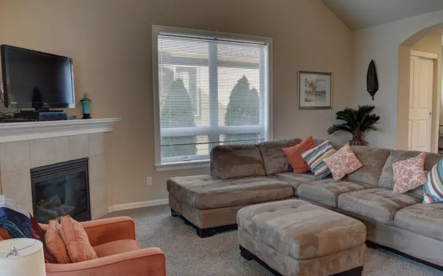 Family Cabana 3 Br home by RedAwning