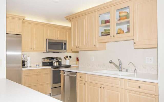 380 Seaview Ct. 2 Br Condo