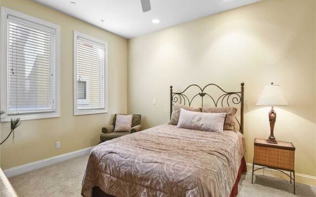 Collier Court 3 - Six Bedroom Home