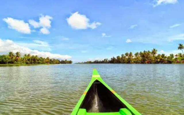 Eco Trails Houseboats