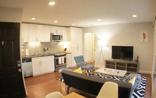Kasa Mountain View Apartments