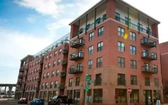 Convenient 1BR in 3rd Ward with Parking