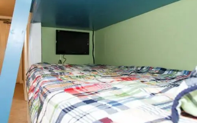 Pelican Isle 212 by RedAwning