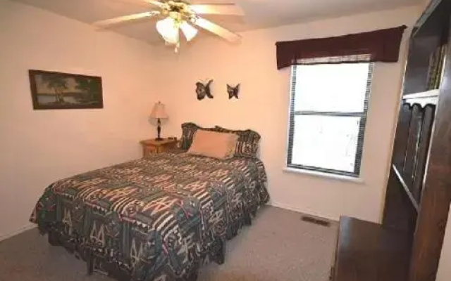 Chelsea House - 3 Br condo by RedAwning