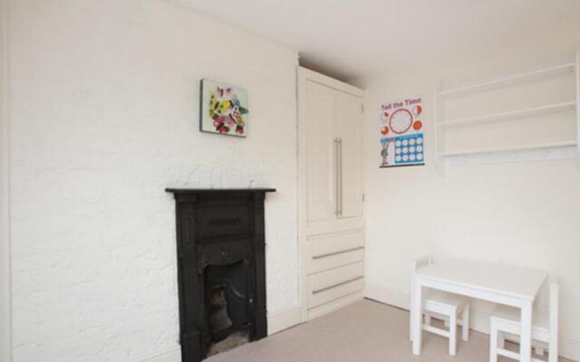 Veeve  4 Bed Family House On Broadhinton Rd Clapham