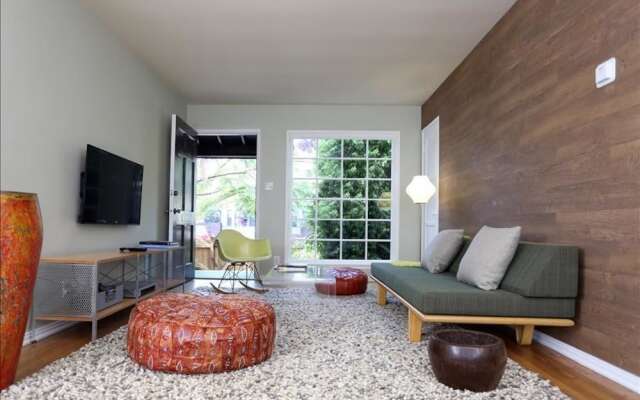 Venice Beachwood - 2 BR Recently remodeled Midcentury Design Suite 5 min Walk to Beach! - MOD 42167