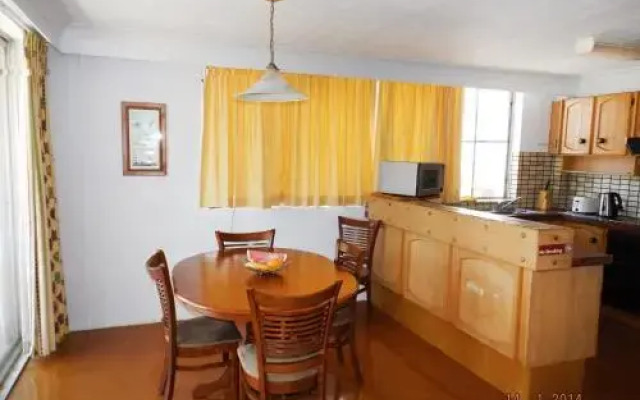 Sandbar, Unit 203, 1-3 Head Street