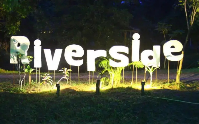 Kohmak Riverside Resort