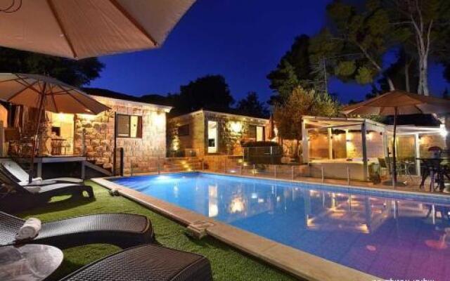 Monro Boutique Suites