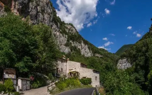 Rifugio Mola Del Sacramento