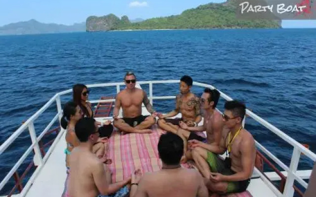 El Nido Party Boat Overnight Expeditions