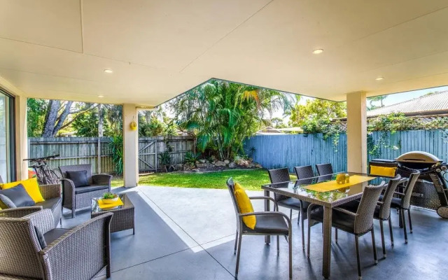 Coolum Waves Pet Friendly Holiday House