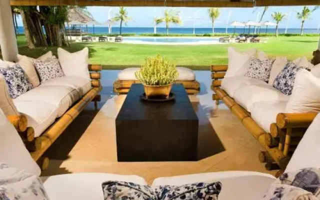 Villa Atas Ombak
