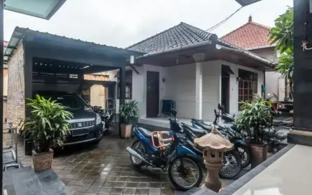 ZenRooms Seminyak Gang Rahayu
