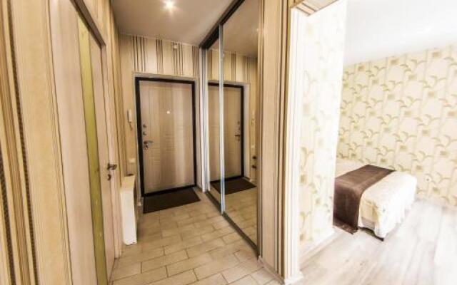 Houm Otel' na Revoljutsionnoj, 96