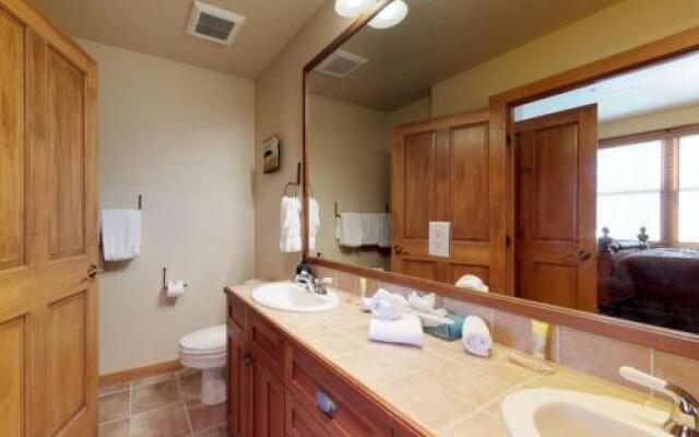 2333_red_hawk_townhms