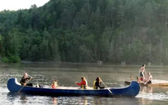 Yourtes et Huttes Du Lac Castor
