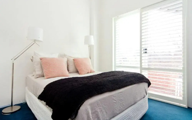 2 Bed Sydney Executive Apt Close To City
