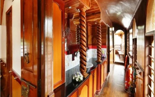 Rudra Houseboats
