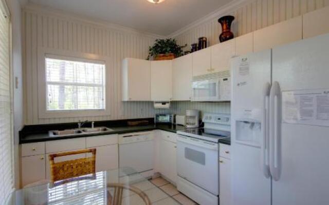 Purple Parrot 18CU - 1 Br Condo