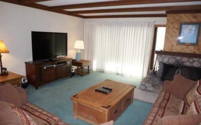 Retro 3 Bed 3 Bath Condo with Mountain View!