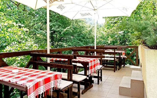 Queen Teuta Palace Resort