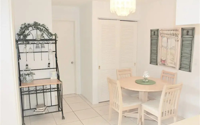 Jamaica Royale - 019 - 1 Br Condo