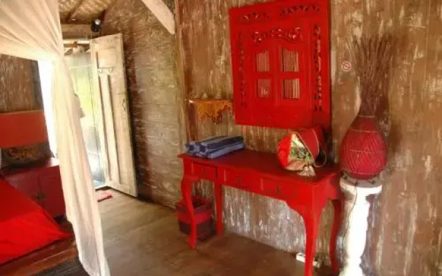 Sira Beach House