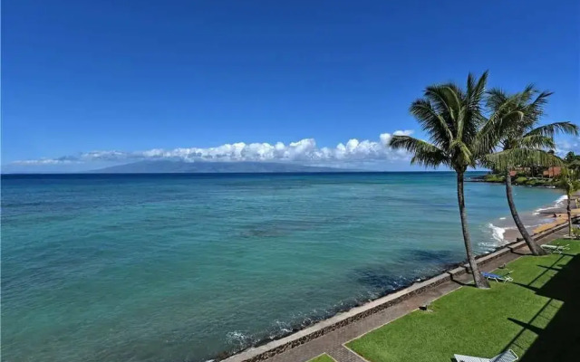 Lokelani #A205 - 2 Br condo by RedAwning