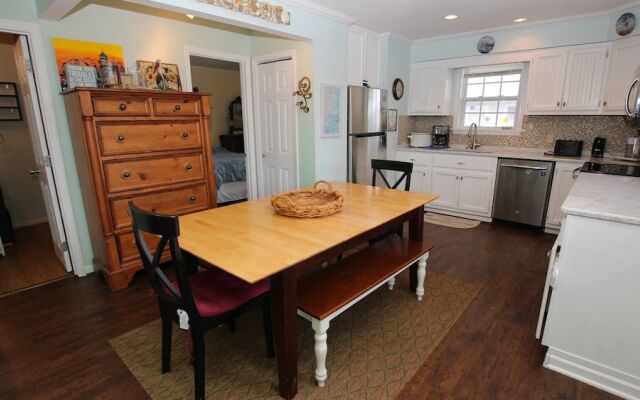 WindOver - 5 Br home by RedAwning