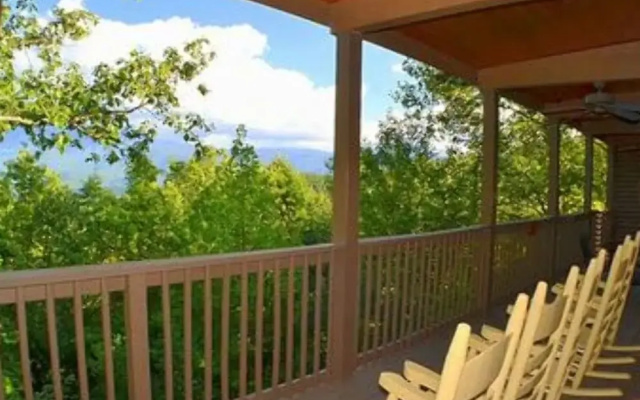 Chateau Sur LaMont Mountain Views