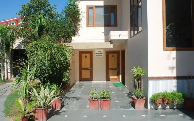 Chandra Pushp Palace