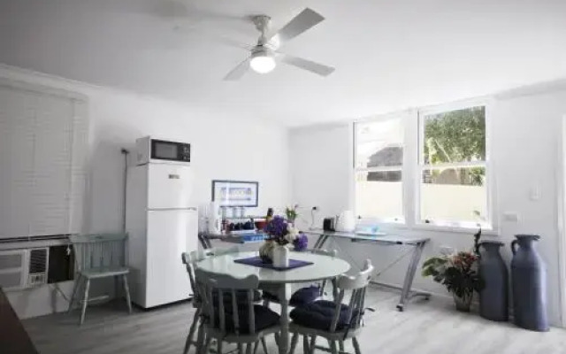 Retro Beach Flat