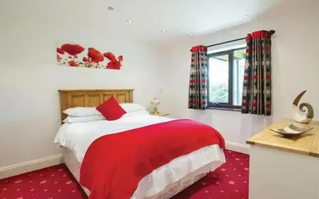 Paradise Lakeside Lodges