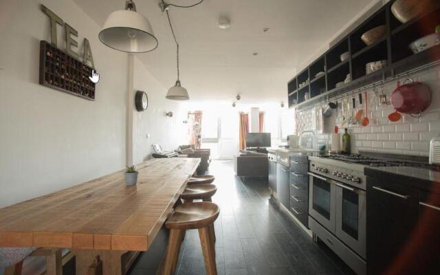 Sasson & Co Luxury 2Bed 2Bath APT by Hilton Beach