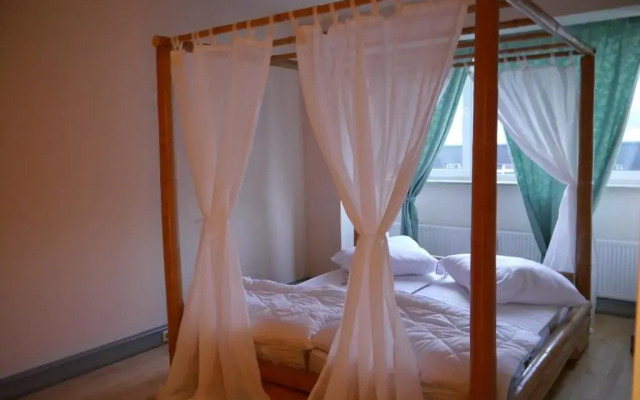 Wira Guesthouse 112 - Hostel