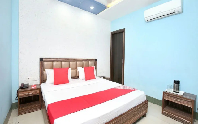OYO 15030 Hotel ESS PEE Grand