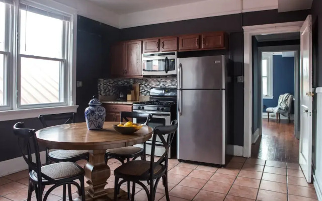 Elegant Lower Garden District Suites by Sonder