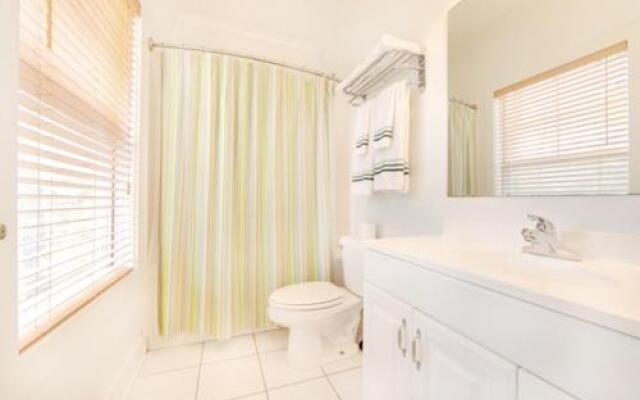 Purple Parrot 9C - 2 Br Condo