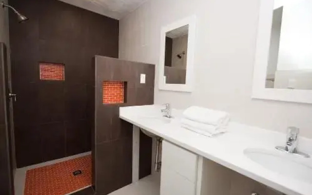 Plaza 2700 Luxury Beach Suites
