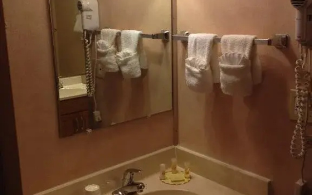 Travel Hotel & Suites