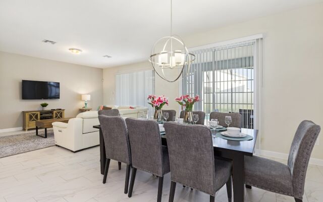 4784 Kings Castle Circle