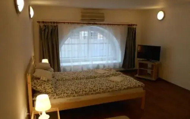 Hostel Vorosmarty