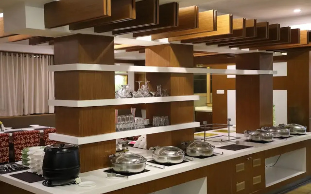 Maple Tree Hotel