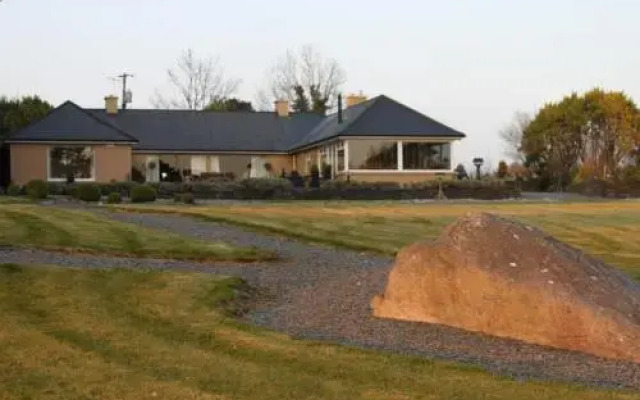 Lakeshore Lodge