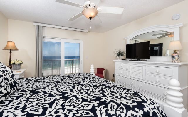 Islander 4001 by RedAwning