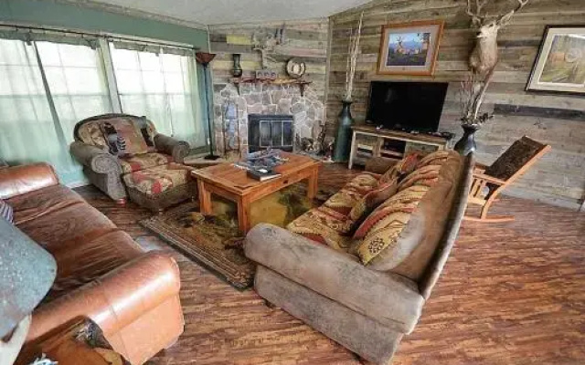 Buckhorn Cabin - 3 Br condo by RedAwning