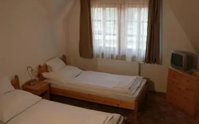 Kádárta Vendéglő Panzió